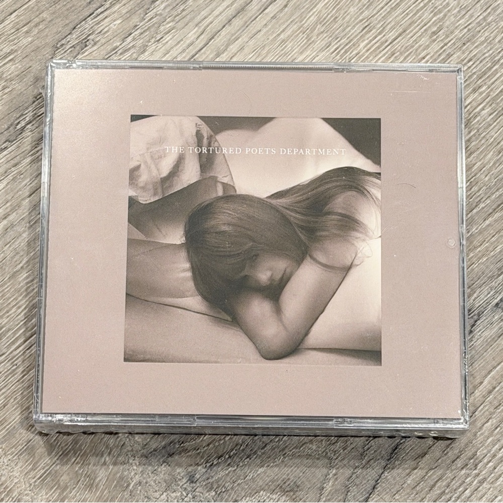 Taylor Swift Tortured Poets Department
Collector's Edition Deluxe CD +The Bolter